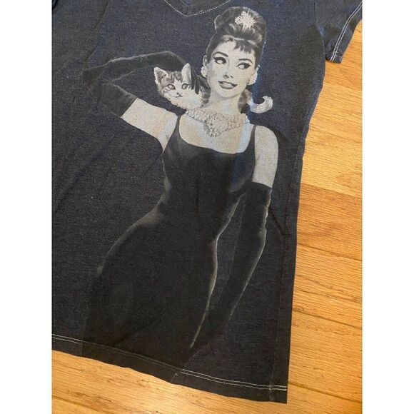 Audrey Hepburn womens Graphic V-Neck Short Sleeve fitted casual t-shirt sz large - Picture 2 of 8